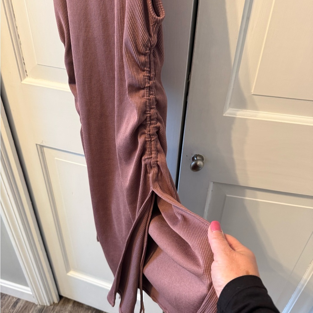 Zara Women’s Ribbed Rouched Bodycon Mini Mauve Dress - Picture 4 of 7